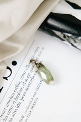 Charm protector piedra semipreciosa punta verde