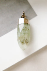 Charm protector piedra semipreciosa punta verde