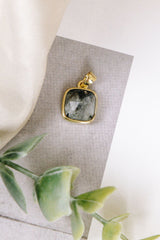 Charm protector piedra semipreciosa humo