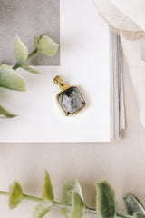 Charm protector piedra semipreciosa humo